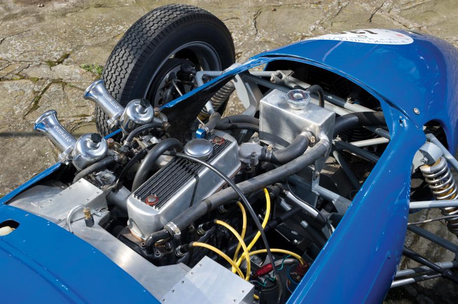 Моторный отсек Elva 100 Formula Junior Racing Car 1959 года  (фото 12 из 20)